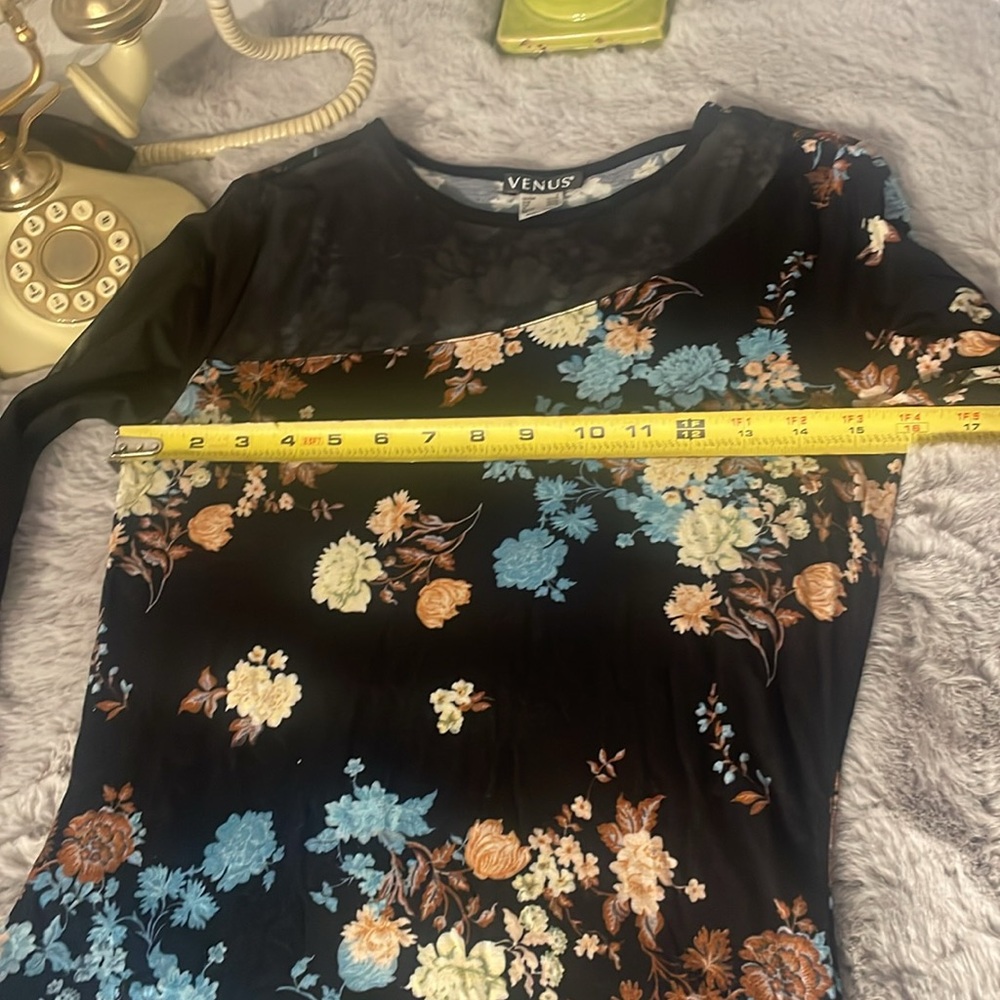 VENUS Fitted Blouse Black and Blue Floral - Picture 3 of 6